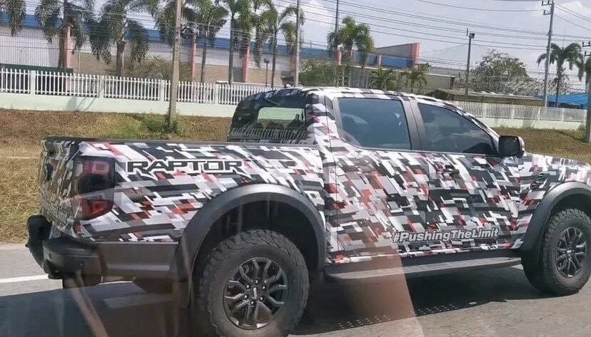 Ranger Raptor rodando em teste na Tailândia, publicada por um perfil de redes sociais