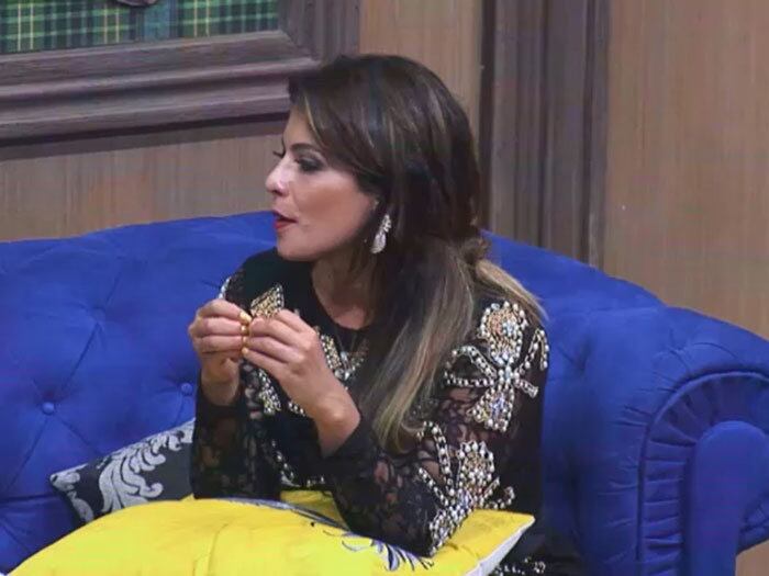 A ex-panicat afirmou.

— Ela estava com bloqueio dentro dela


+ Quem você quer que continue na Fazenda? Clique aqui e vote quantas vezes quiser

+ Por decisão do público, misterioso envelope roxo é aberto e imuniza Babi Rossi

+ Bruna Tang e Leo Rodriguez formam a nona Roça da Fazenda 7

+ Com 48,03% dos votos, Débora Lyra é a eliminada da semana. Relembre a trajetória da peoa

+ Com 51,97% dos votos, Babi Rossi continua na Fazenda

+ Acabou! Disputando a preferência do público, Babi e Débora colocam fim na amizade. Relembre!