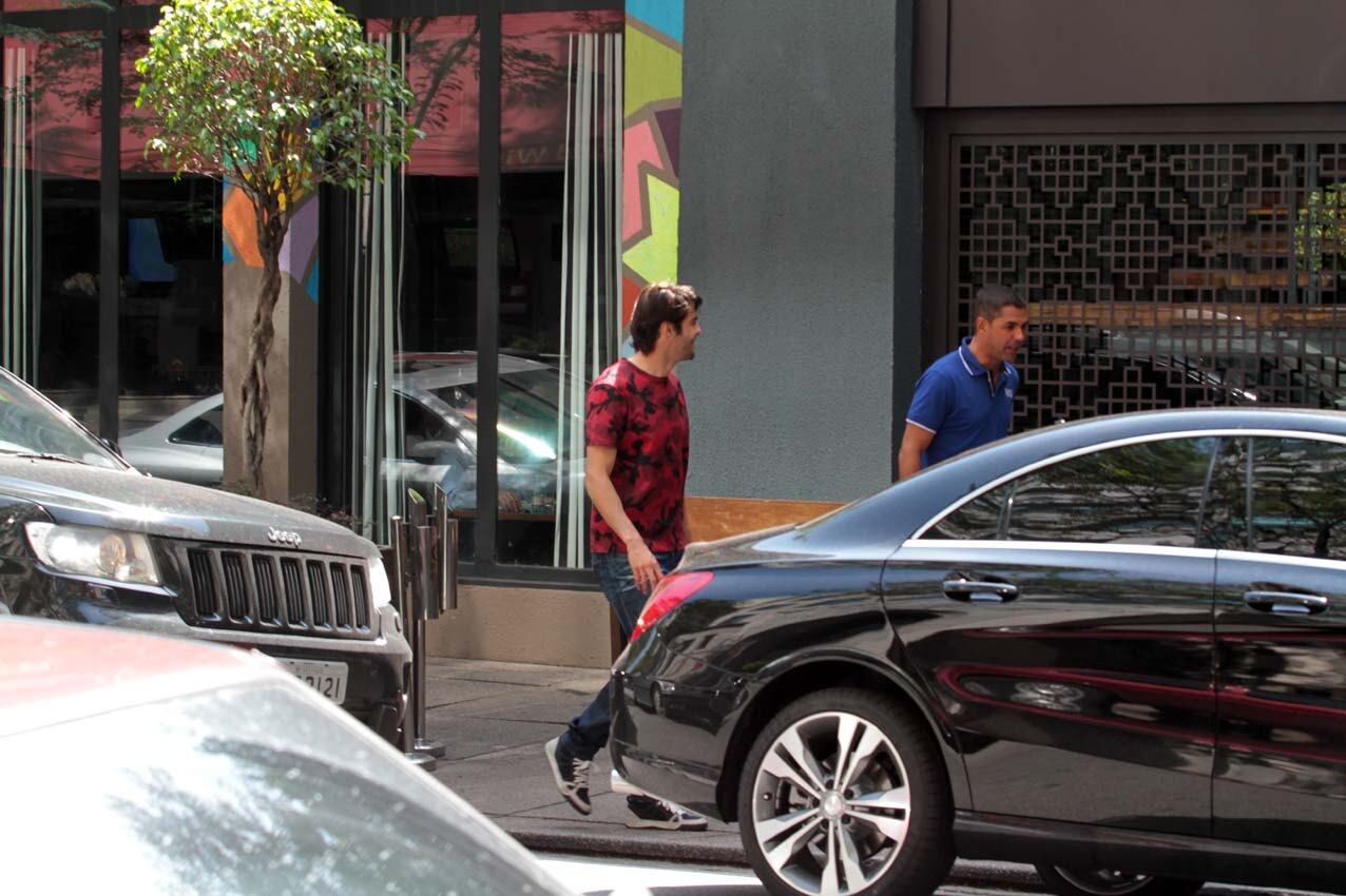 Tanto Kaká, como Doda não ligaram para o flagra dos paparazzi de plantão...