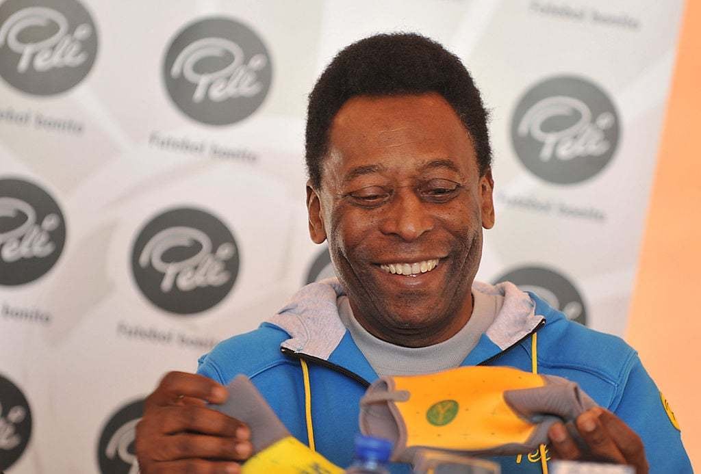 O apelido “Pelé” surgiu na época de escola, por conta da forma como pronunciava o nome do seu jogador favorito, o Bilé, goleiro do Vasco da Gama de São Lourenço.