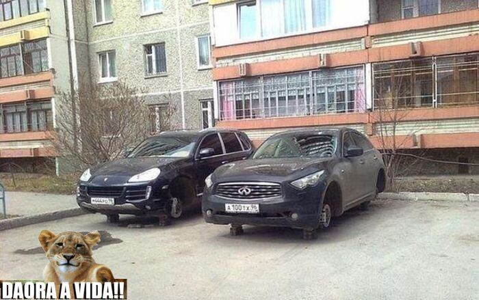 Se tivessem levado o carro inteiro seria até mais fácil, né?