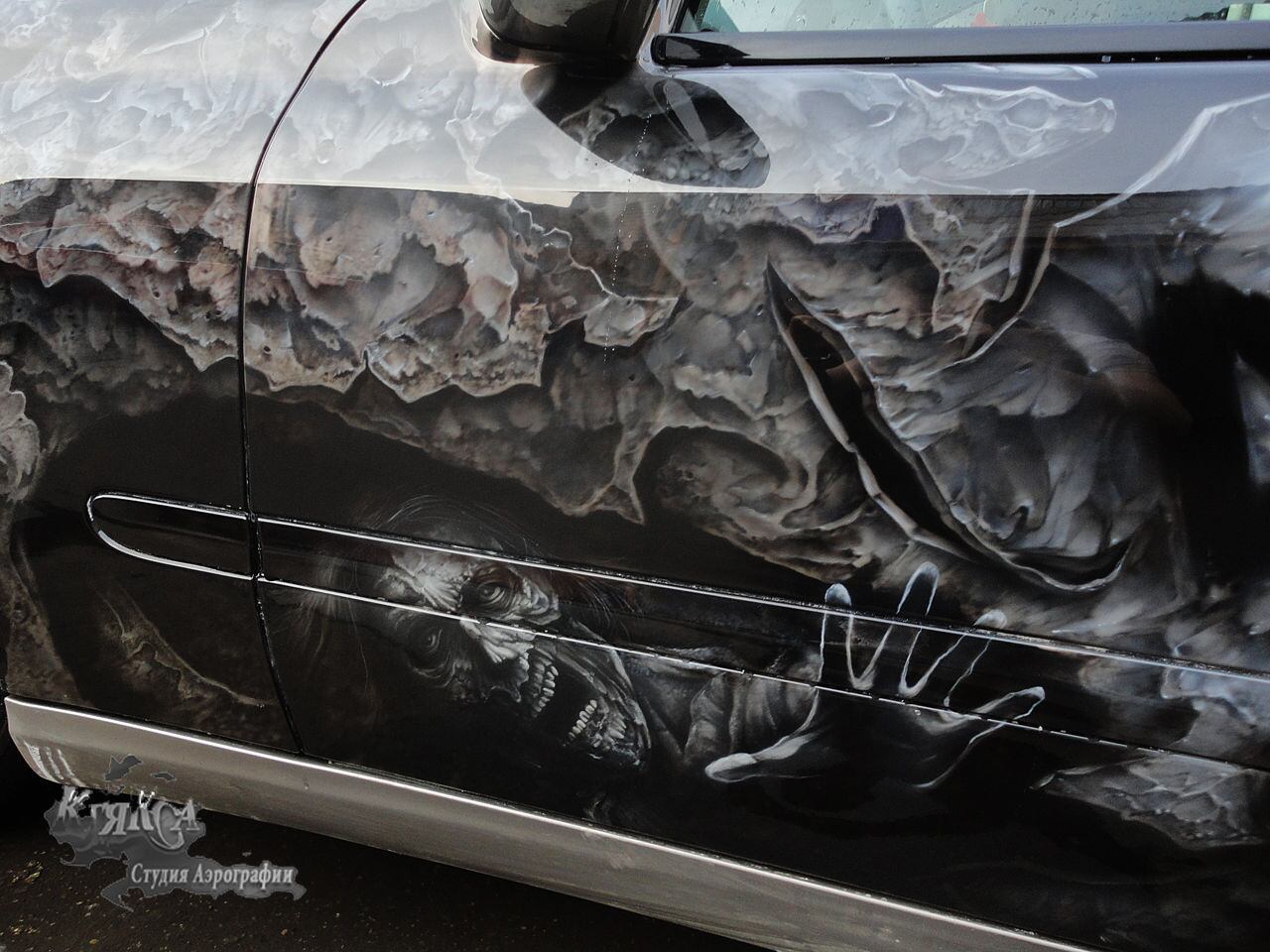 A pintura foi feita por toda a carroceria e tem detalhes minuciosos, com atenção a todos os detalhes

Veja também:
>> Chevrolet Onix e Prisma ganham câmbio automático e ficam até R$ 7 mil mais caros
>> Veja todos os detalhes do novo Toyota Corolla que chega em 2014

Quer saber tudo sobre carros? Acesse www.r7.com/carros