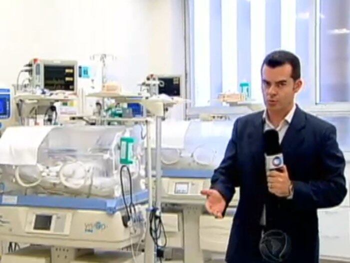 Por serem prematuros, os bebês ainda devem ficar
algum tempo na UTI


Desempregado, pai de quíntuplos ainda não sabe como vai fazer para sustentar os filhos




