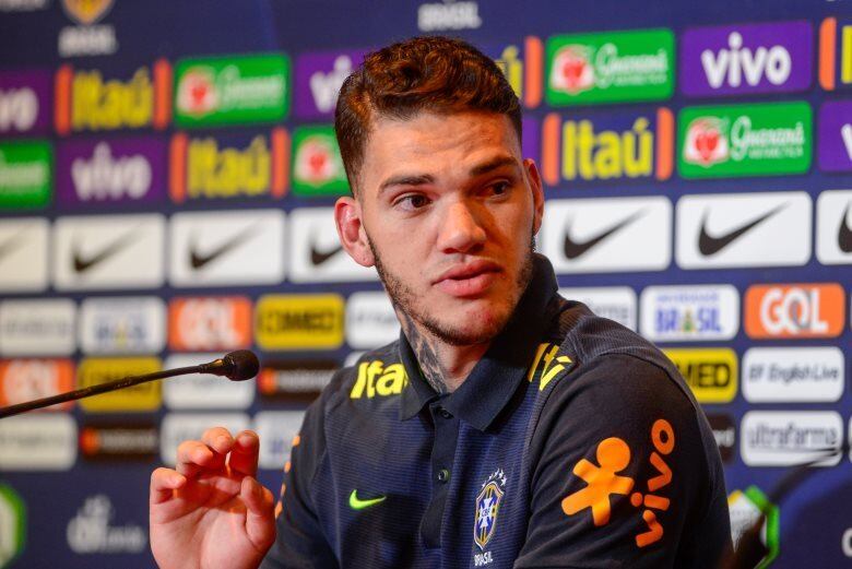 Ederson ainda jogou nas categorias de base do São Paulo e comentou sobre sua saída do clube, quando ainda tinha apenas 15 anos. Assista ao vídeo

EsportesR7 no YouTube. Inscreva-se
