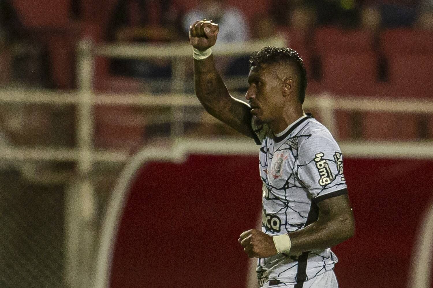 Paulinho marcou seu primeiro gol desde seu retorno ao Corinthians