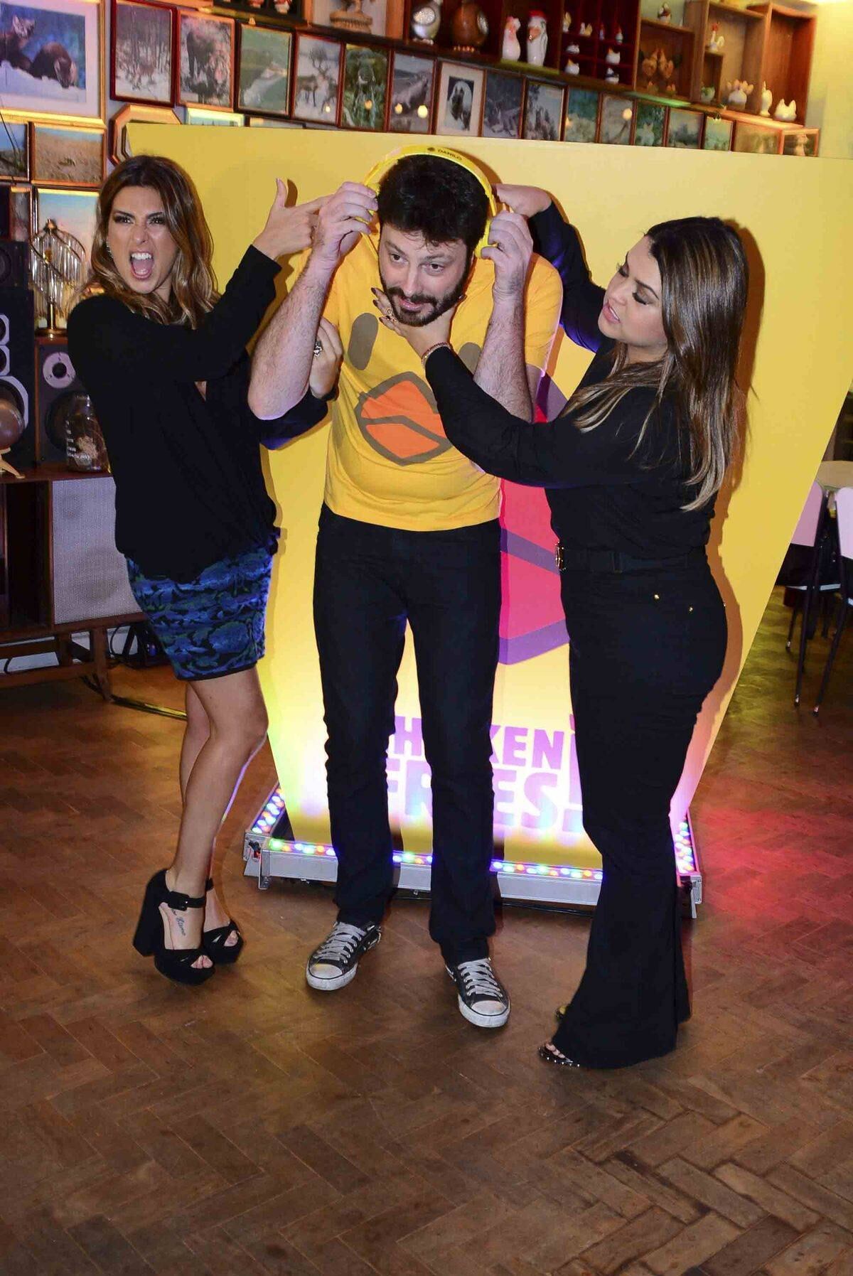 As famosas brincaram com Gentili