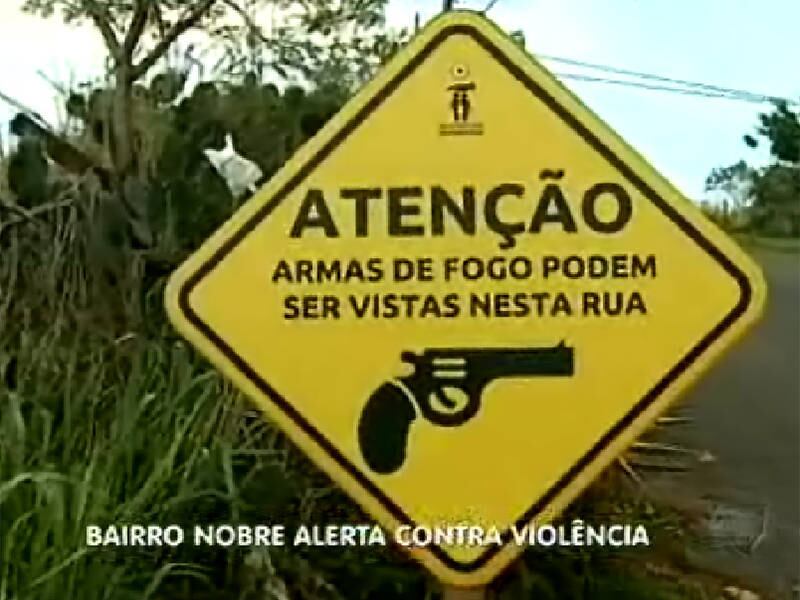 O objetivo da ação é protestar de forma inusitada e chamar a atenção para o problema no bairro