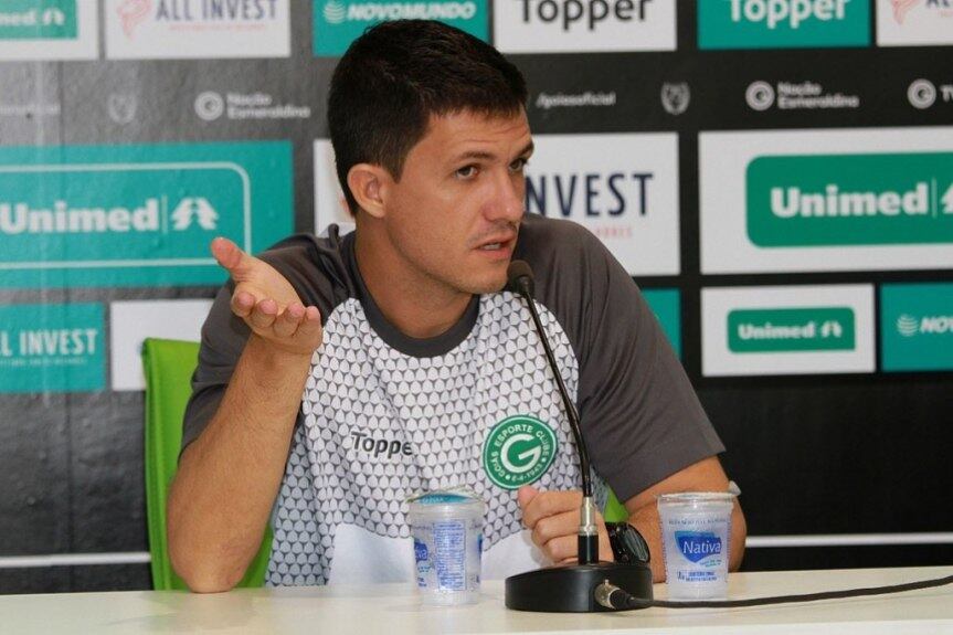 Barbieri não resistiu ao revés na decisão do Goiano e acabou demitido no Goiás. O treinador comandou o Esmeraldino em 20 partidas: 14 vitórias, dois empates e quatro derrotas.