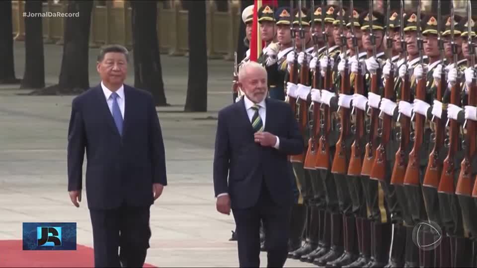 Lula se encontra com o presidente da China e assina mais de 30 acordos com o país