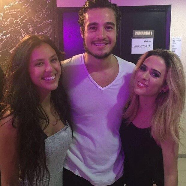 O cantor Tiago Iorc se apresentou nesta sexta-feira (18) no Rio de Janeiro e teve presenças famosas acompanhando sua performance. Famosas como Tatá Werneck e Yanna Lavigne tietaram o cantor após a apresentação

Acesse o R7 Play e assista à programação da Record quando quiser