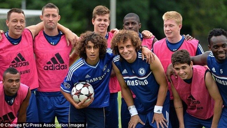 Durante a pré-temporada do Chelsea nos Estados Unidos, um novo clone de David Luiz invadiu o treino da equipe a conseguiu até bater uma bola com os atletas
