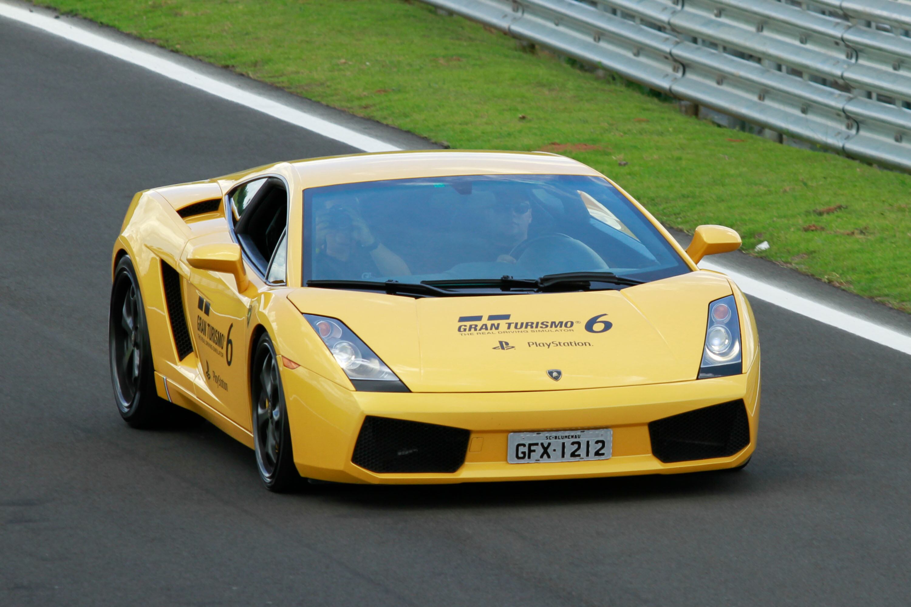 Veja mais fotos do evento de lançamento do Gran Turismo 6 a seguir