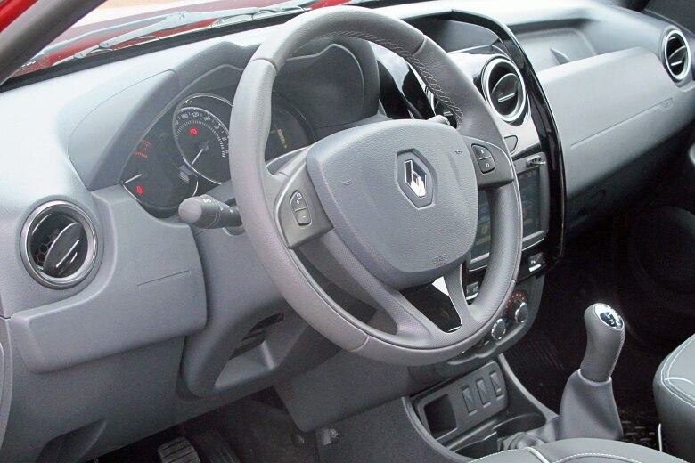 No geral, a cabine é bem acabada, mas mantém a simplicidade do Duster. Seu ponto forte é o espaço interno