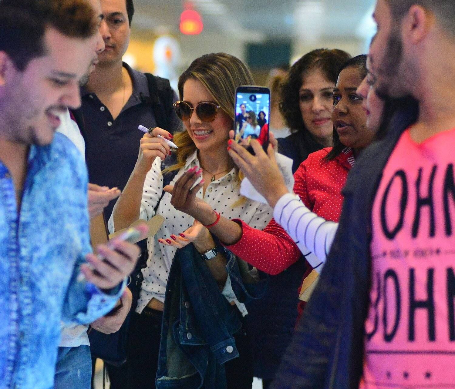 Sandy passou pelo mesmo aeroporto na quarta-feira (5)