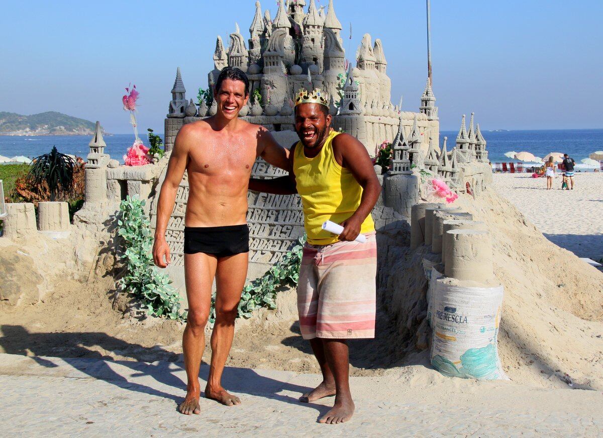 O ator Márcio Garcia aproveitou o sábado (4) ensolarado para curtir uma praia no Rio