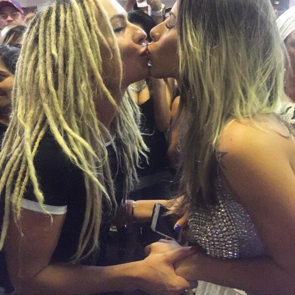 Fernanda Lacerda, a Mendigata do Pânico, publicou uma foto em seu Instagram em que aparece dando um selinho em Ana Paula Minerato, na noite desta sexta-feira (8)

Acesse o R7 Play e assista à programação da Record quando quiser
