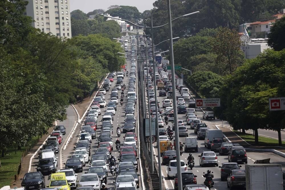 Veículos elétricos serão opção no trânsito