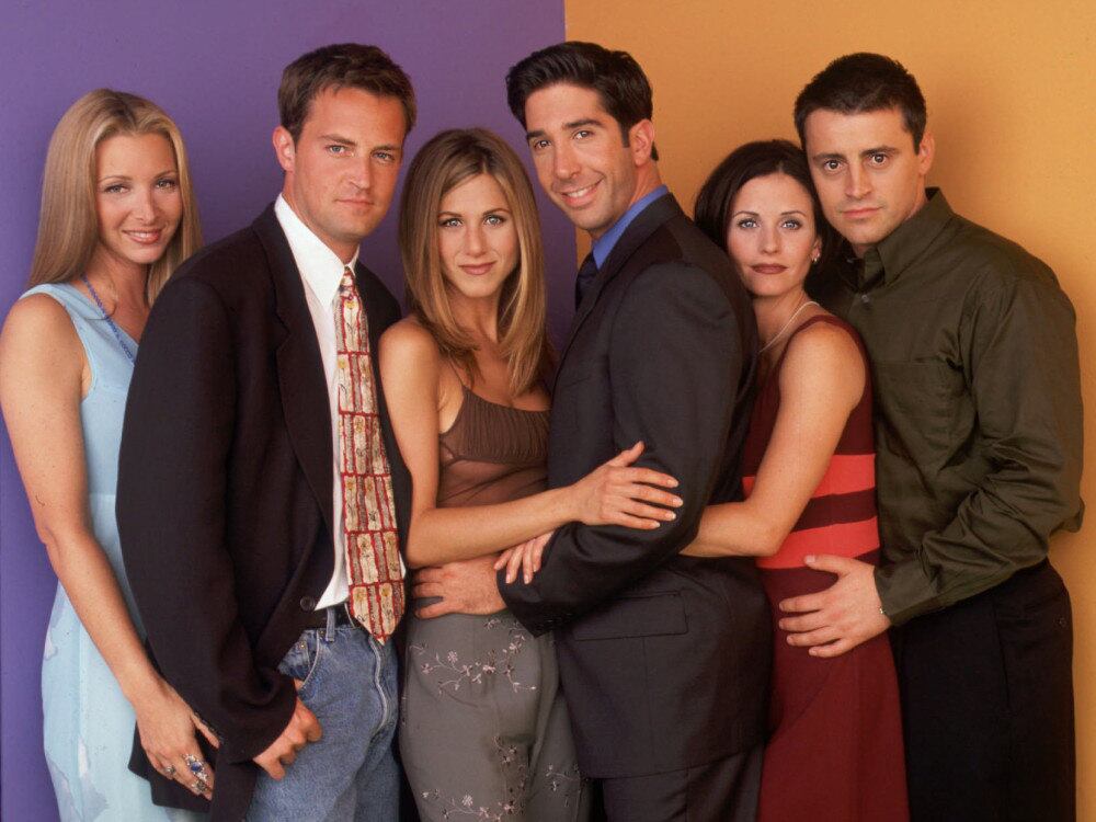 Friends é uma das séries de maior sucesso da história e, mesmo após 12 anos do fim, ainda é uma febre entre os fãs. O seriado foi ao ar entre 1994 e 2004, totalizando dez temporadas de sucesso. Recentemente, os atores participaram de uma reunião em um episódio especial e a internet foi à loucura. Confira na galeria os atores em 1994, em 2004 e em 2016 para matar a saudade!

Acesse o R7 Play e assista à programação da Record quando quiser
