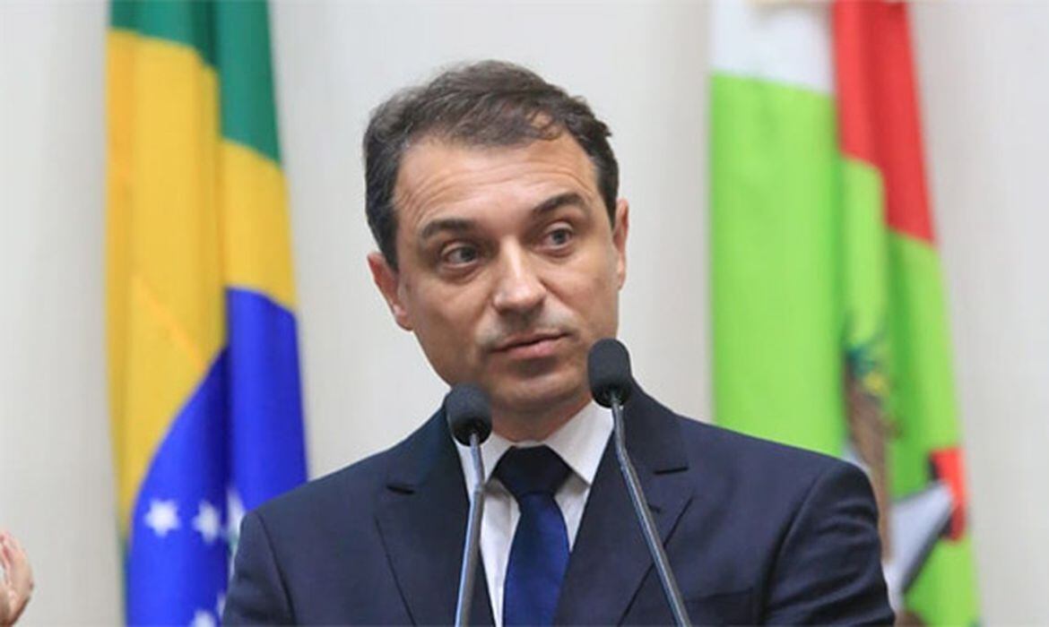 Governador de Santa Catarina, Carlos Moisés, estava afastado há um mês