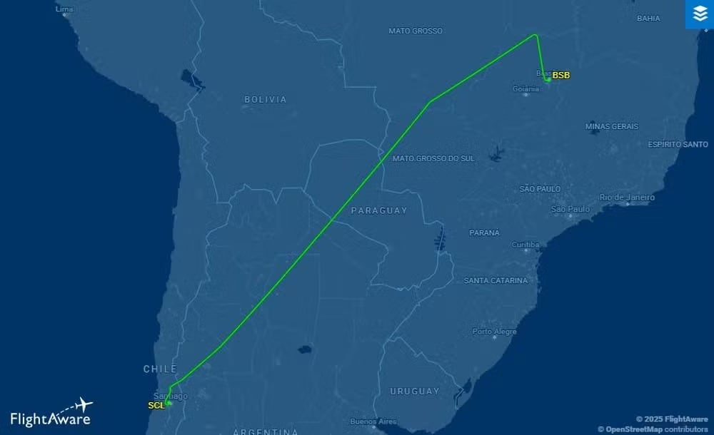 Avião desviou rota após passageiro causar tumulto