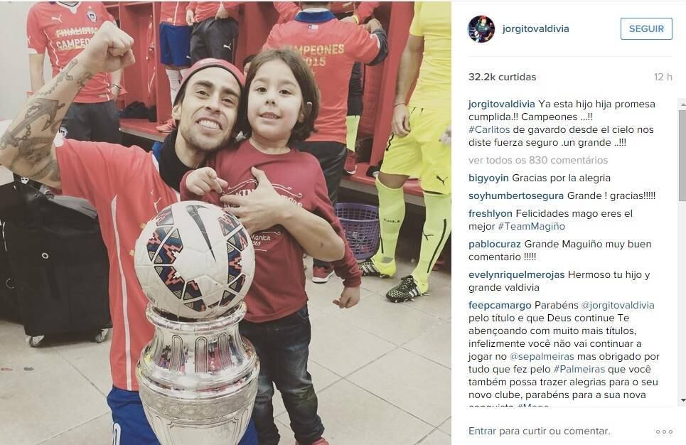 Importante na maior conquista do futebol do Chile, a Copa América 2015, o meia Jorge Valdívia comemorou com a família. No vestiário, o jogador celebrou muito ao lado do filho, Jorge Ignacio, a quem havia prometido o título. Nem tudo, porém, foi alegria para o Mago

Experimente grátis: todos os programas da Record na íntegra no R7 Play
