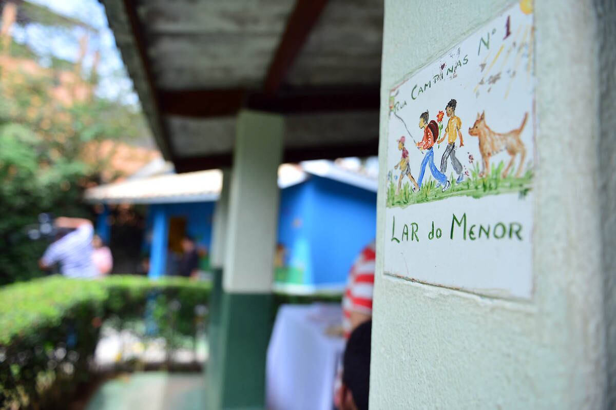 O Lar do Menor é um abrigo para meninos de zero
a 18 anos que, por algum motivo, os pais perderam a guarda. A AMC é uma das apoiadoras da instituição e
arcou com a construção da casa onde fica a sala de leitura, que tem 50 m². 