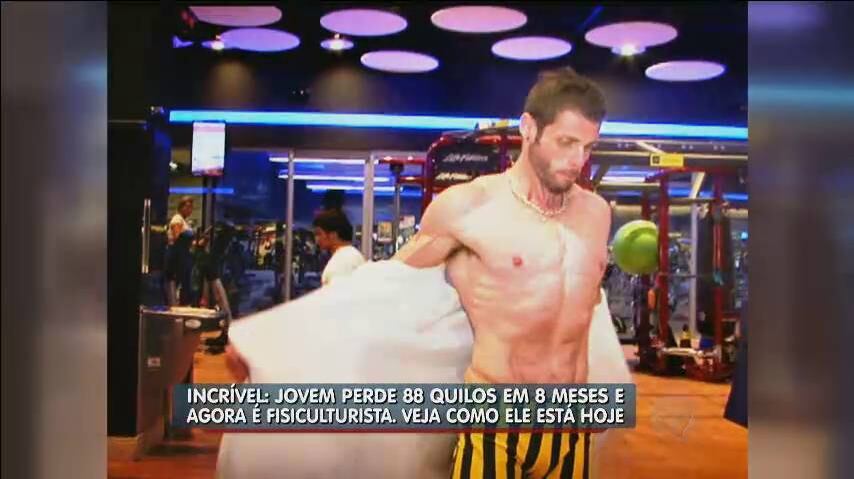 A barriga tanquinho também impressiona. Depois de chegar aos 62 kg, atualmente Marcelo pesa 77 kg. Essa nova "engorda", porém, é saudável, pois veio através de massa magra

> Veja toda a programação da Record no R7 Play
