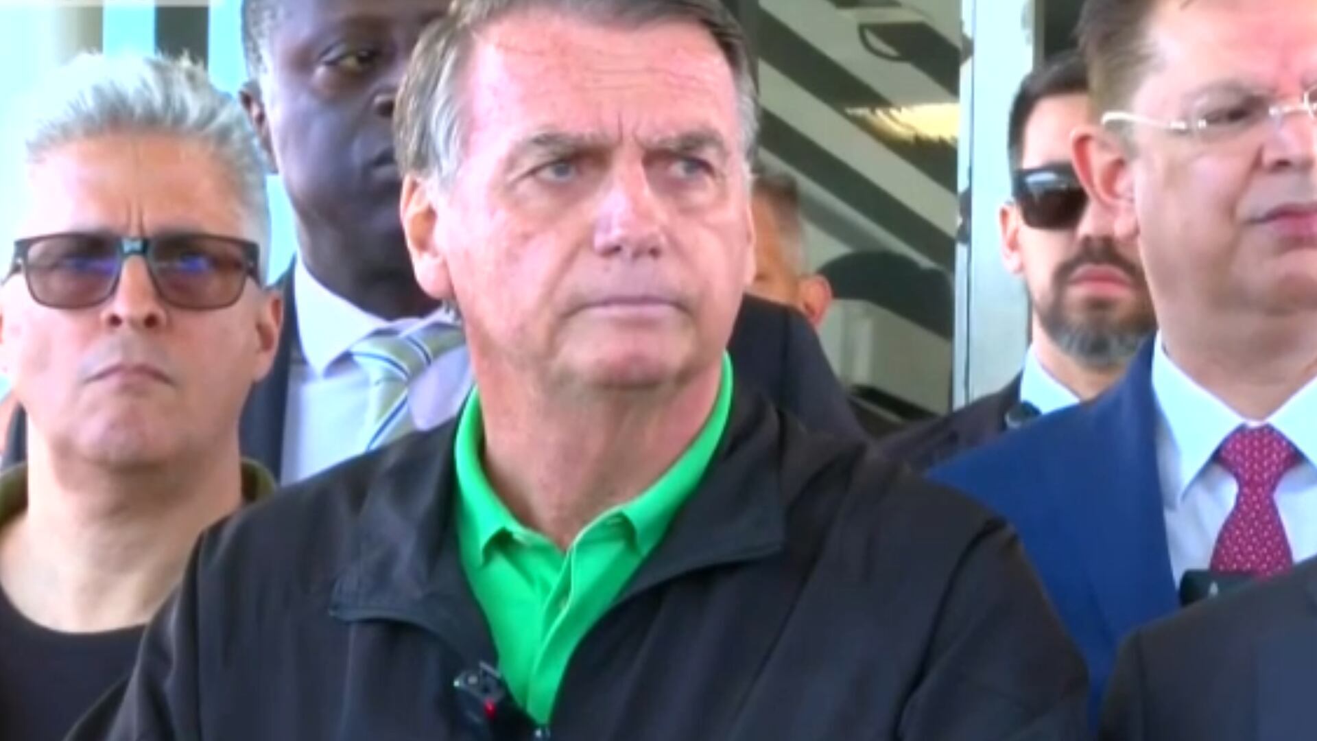 Apesar de manter restritivas, Moraes permite que Bolsonaro dê entrevistas
