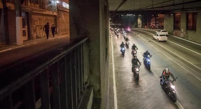 Passeio noturno durante lançamento da MT-07