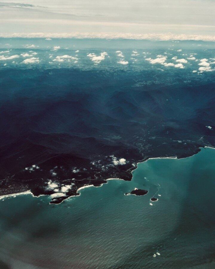 No dia 14 de outubro, o ator compartilhou uma foto aérea de duas pequenas ilhas próximas ao continente. "Meu fotógrafo preferido", escreveu uma fã sobre o hobby do ator