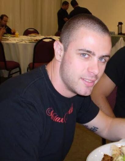 De acordo com informações preliminares, De Lucca estava ajoelhado no momento da execução