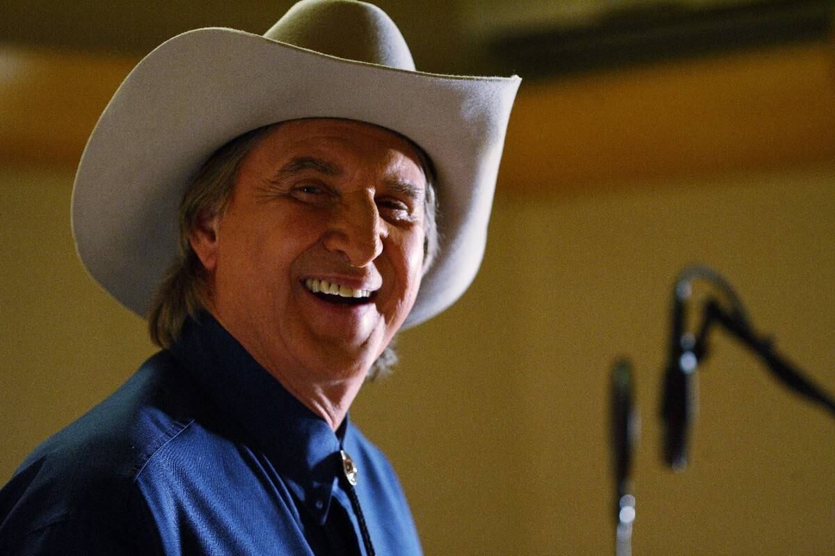 Novo disco de Sérgio Reis foi cancelado após polêmicas