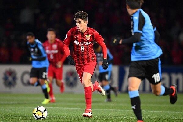 Outro brasileiro que atua no Shanghai é Oscar, ex-Internacional, São Paulo e Chelsea. Além dele e de Elkeson, o atleta Hulk também joga pela equipe chinesa