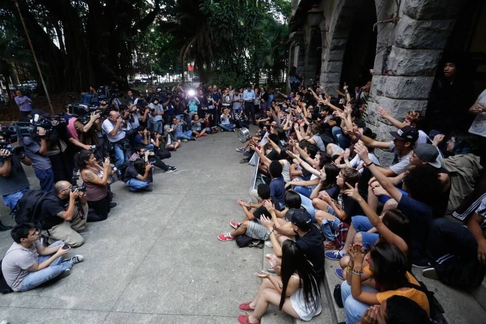 Também havia equipamentos eletrônicos e cadeiras velhas jogados
em espaços a céu aberto