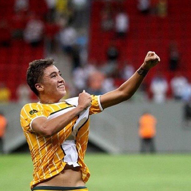 Atualmente, o jovem atleta defende o Brasiliense, mas não
está recebendo muitas oportunidades. Por conta disso, o Espanyol B já começou a
mexer os pauzinhos para contratar o atleta. De acordo com o jornal Mundo
Deportivo, até uma reunião já teria acontecido para agilizar a transferência do
jogador
