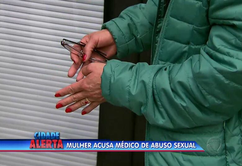 Durante a entrevista, as mãos da paciente abusada tremiam sem parar

+ Quer ver tudo o que rolou no Cidade Alerta? Veja a íntegra no R7 Play
