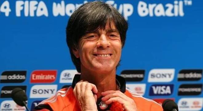 Joachim Low fica na seleção da Alemanha até 2022