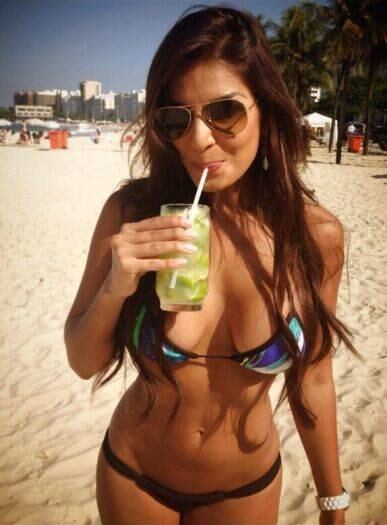 Tomara que os jogadores não se desconcentrem com tamanha beleza!