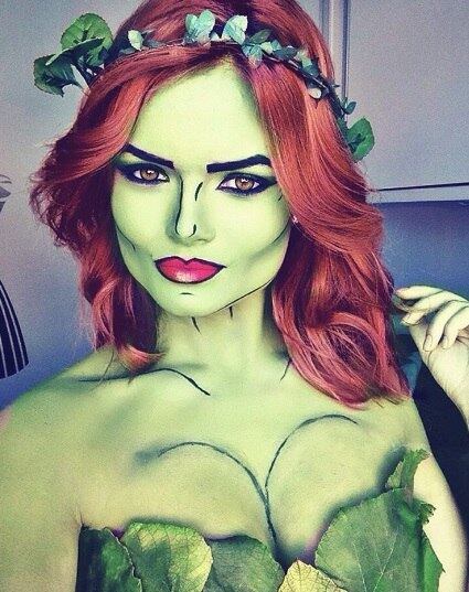 O talento
de Marília foi descoberto por acaso. A design de moda é vaidosa,
nunca sai de casa sem maquiagem e um figurino bem produzido. A
intimidade com os pincéis acabou virando fonte de renda e tudo
começou quando Marília começou a maquiar amigas.

— Terminei a faculdade e vim para Poços de Caldas, os pedidos foram aumentando, e comecei a fazer e, a partir de então virou um negócio. 