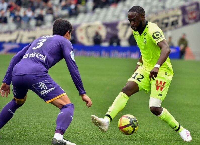 Nicolas Pépé, um dos principais destaques do Lille na temporada, deve deixar o time francês nesta janela. De acordo com a imprensa francesa, clubes como Paris Saint-Germain, Manchester United, Bayern de Munique e Liverpool estão interessados na contratação do jogador.