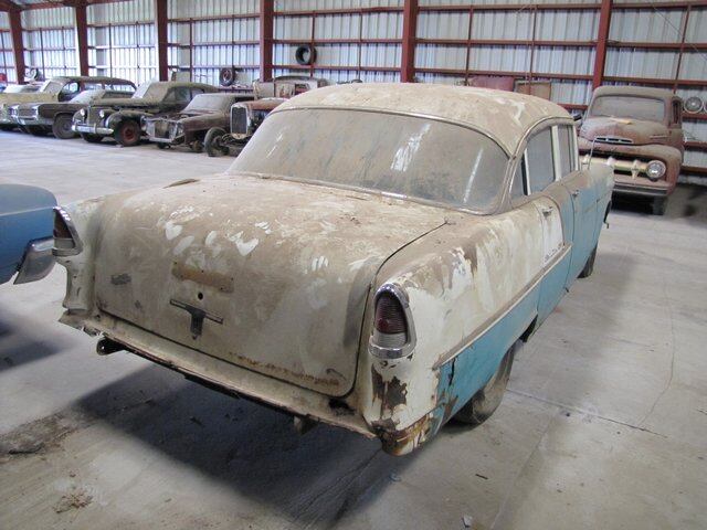 Modelos clássicos da concessionária Bullock, da Chevrolet, vão à leilão