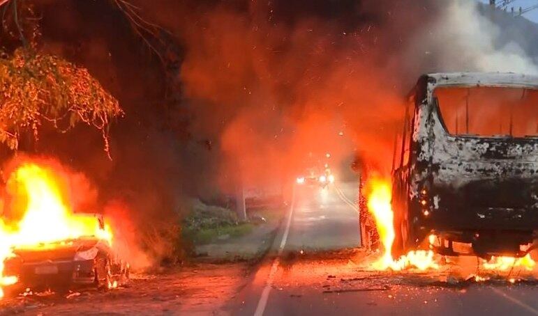 35 ônibus foram incendiados por milicianos na zona oeste