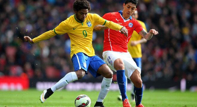 Luiz Adriano será o quinto atacante de área do Palmeiras. Felipão pediu
