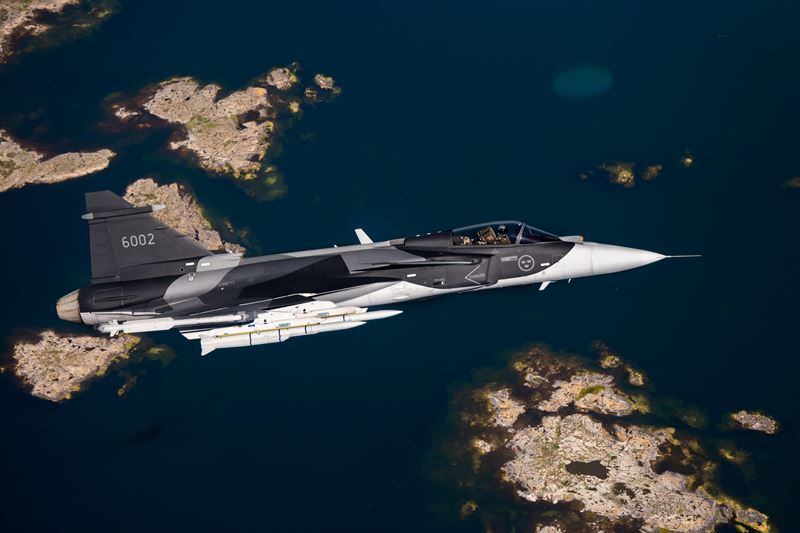 Gripen E com míssil Saab