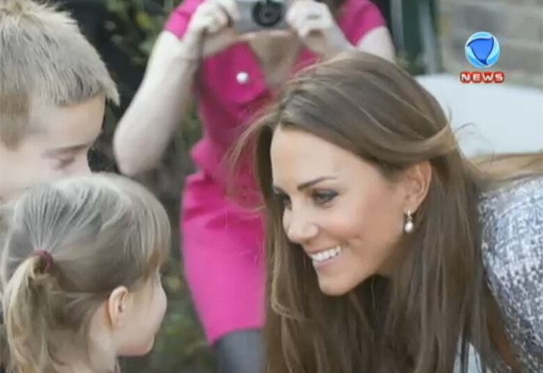 

Kate continuou a aparecer nos compromissos da família real
completamente disposta

+ Contar piada e falar mal de sogra está fora de moda

+ Já curtiu a página da Record News no Facebook? É só clicar!

+ Siga a Record News no Twitter e receba todas as notícias do programa
