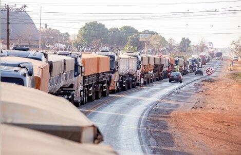 Caminhoneiros fazem paralisação em estradas que dão acesso ao Mato Grosso