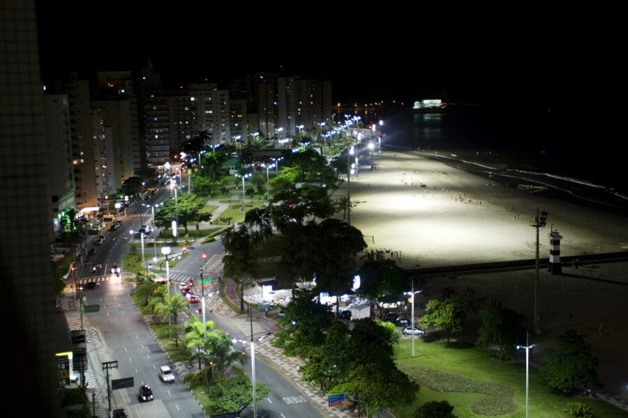 O
mesmo tipo de imóvel (casas de quatro dormitórios) sai por R$ 950 no Litoral
Central e por R$ 800 no Litoral Sul. Essa diária, por sinal, foi a que mais
subiu de 2012 para este ano - aumento de 68,42% pois era cotada em média a R$
475 no ano passado
