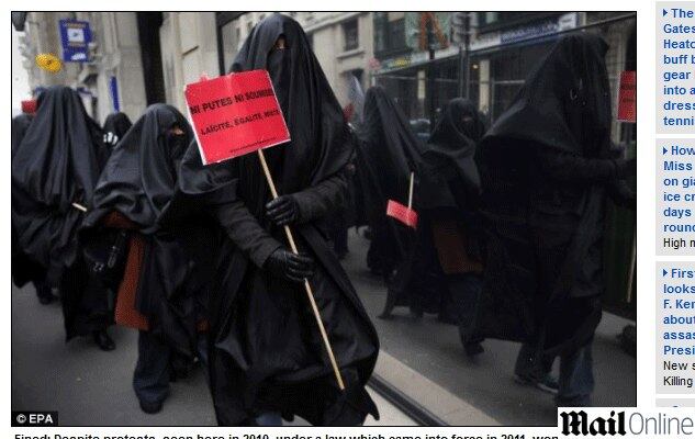 Apenas um dia antes do ataque à jovem, na noite de quarta-feira (12),
cerca de 60 pessoas agrediram policiais franceses para defender uma
muçulmana, ainda não identificada, de uma abordagem policial.

O grupo entrou em confronto com a polícia, que teve
que usar gás lacrimogêneo para dispersá-los

