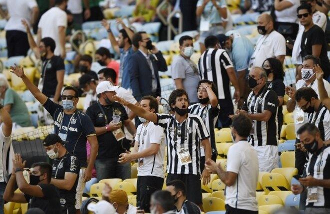 Torcida do Santos no Maracanã