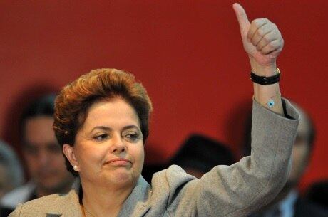 Dilma diz que o governo está cumprindo o que prometeu